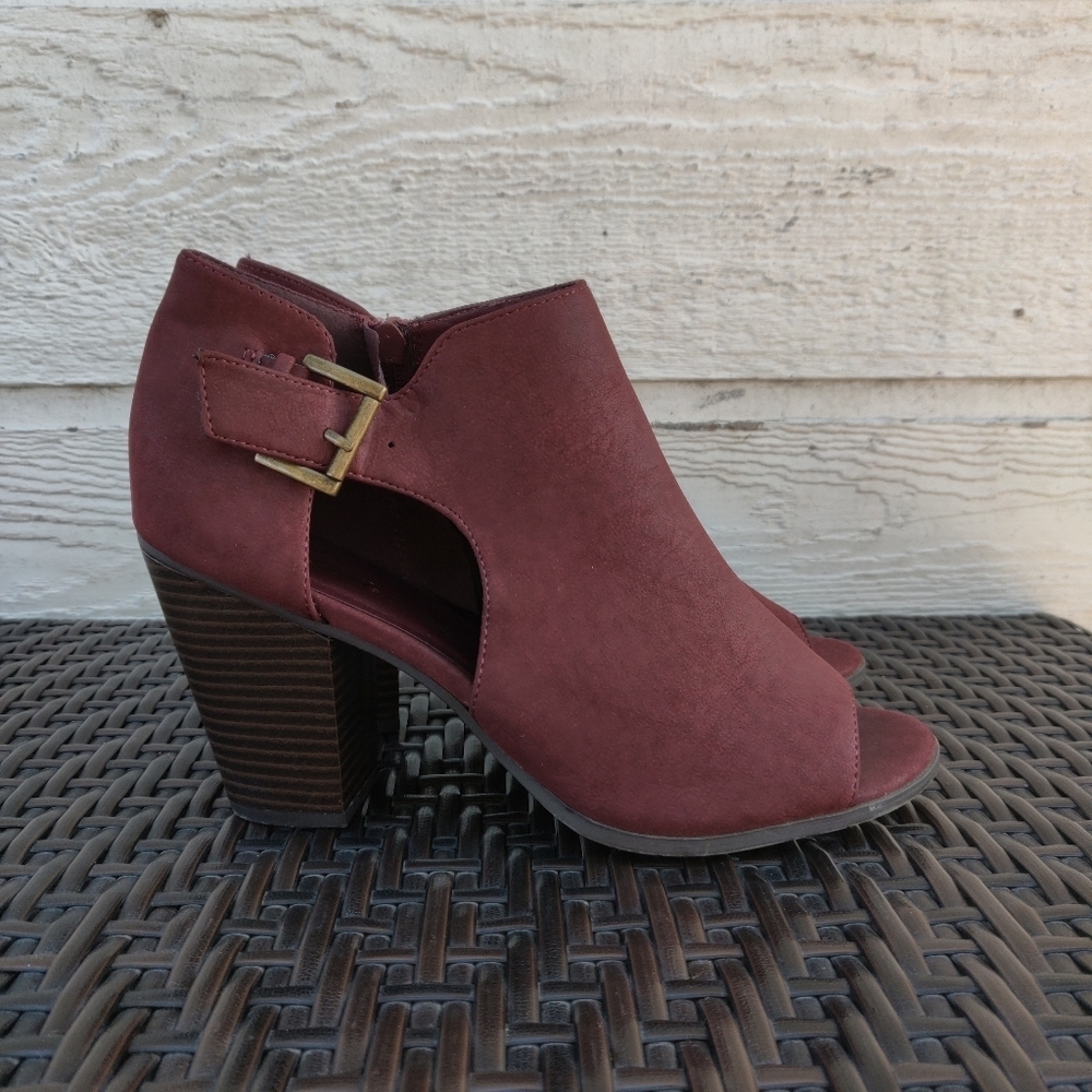 Soda Ankle Bootie Women's. Size 10MColor Wine, us